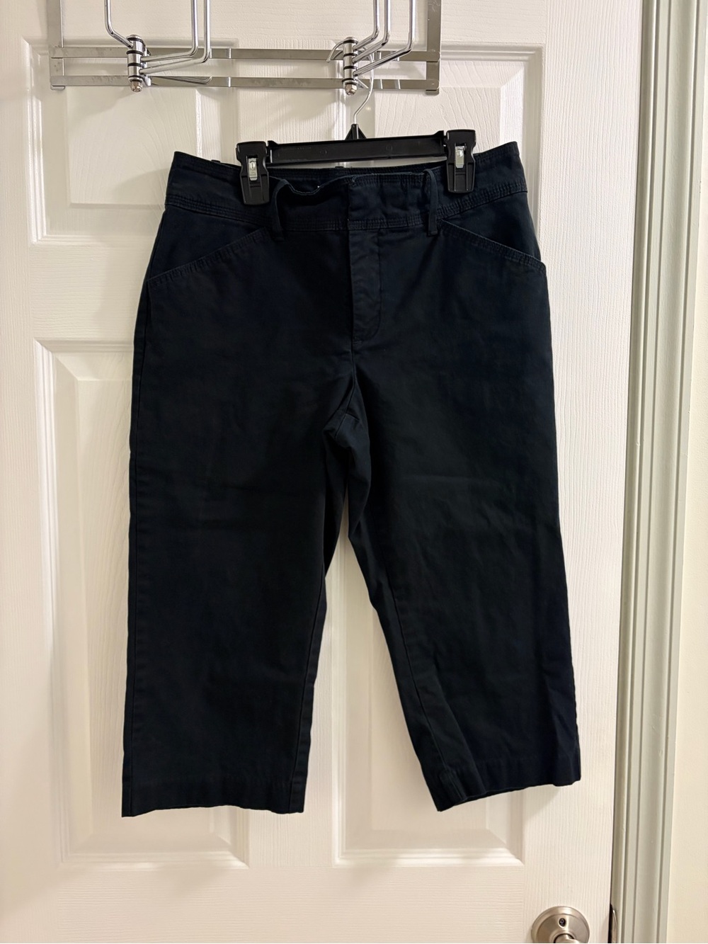 Lee Black Low-Rise Capri Cargo Pants